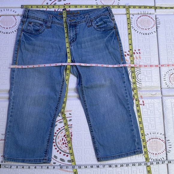 Capri’s - Picture 6 of 7